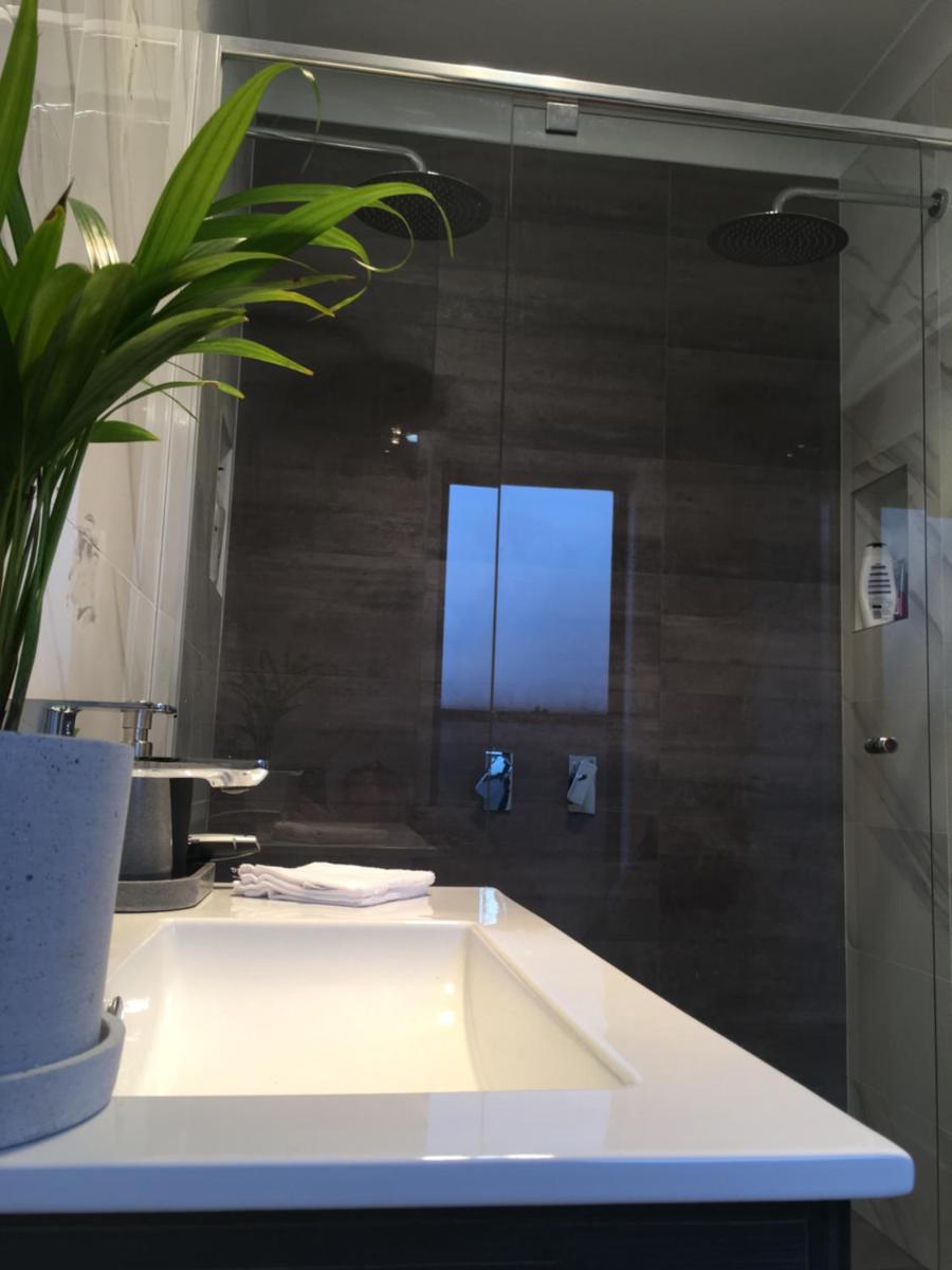 Executive Villa, private 2 bedroom in ideal location - Housity