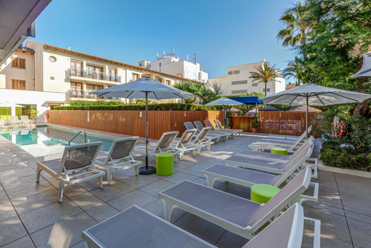 Un patio o zona al aire libre en Hotel Miramar Mallorca