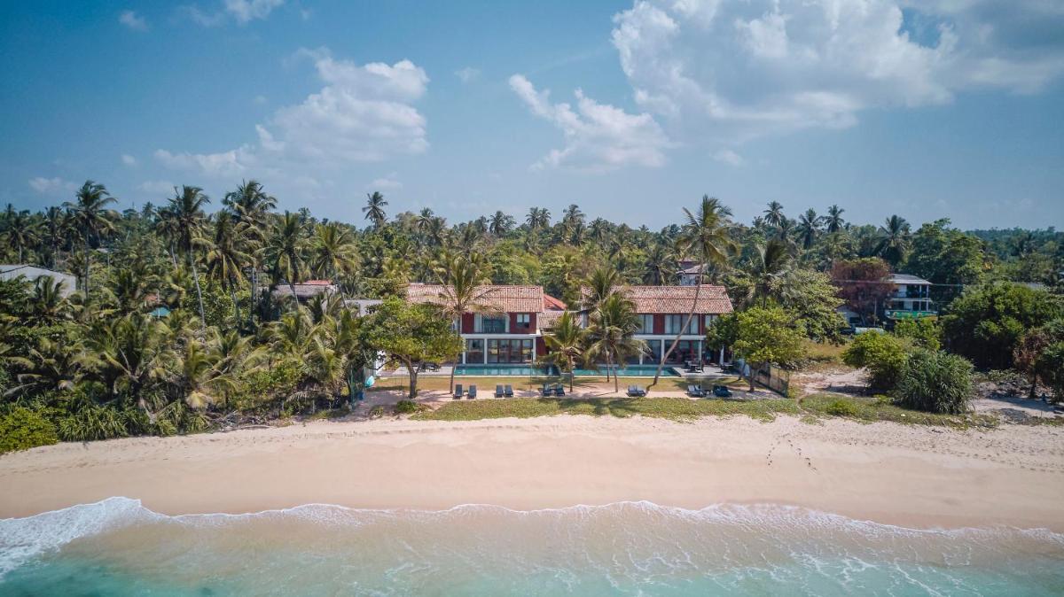 Ubuntu Beach Villas by Reveal - Housity