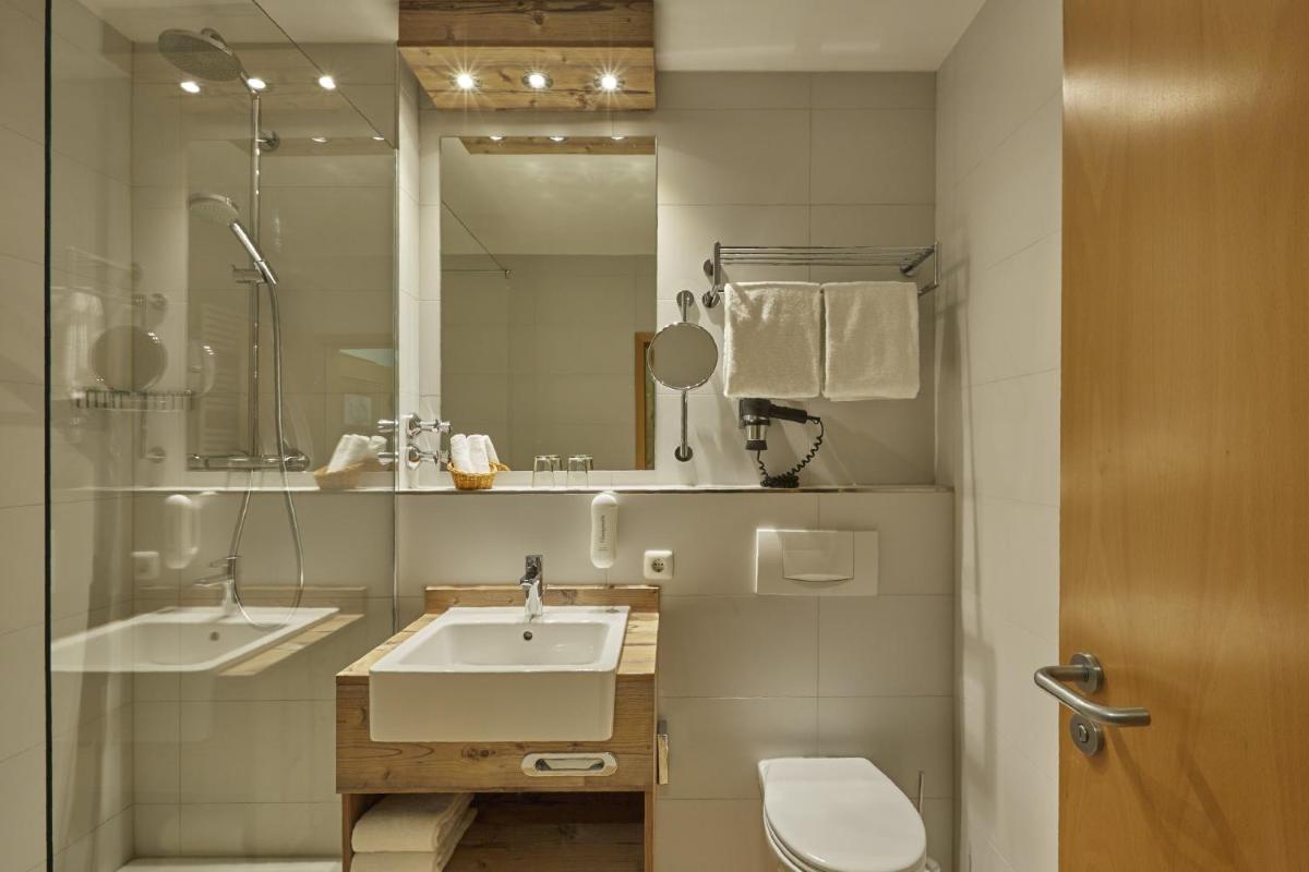 Ein Badezimmer in der Unterkunft HYPERION Hotel Garmisch - Partenkirchen