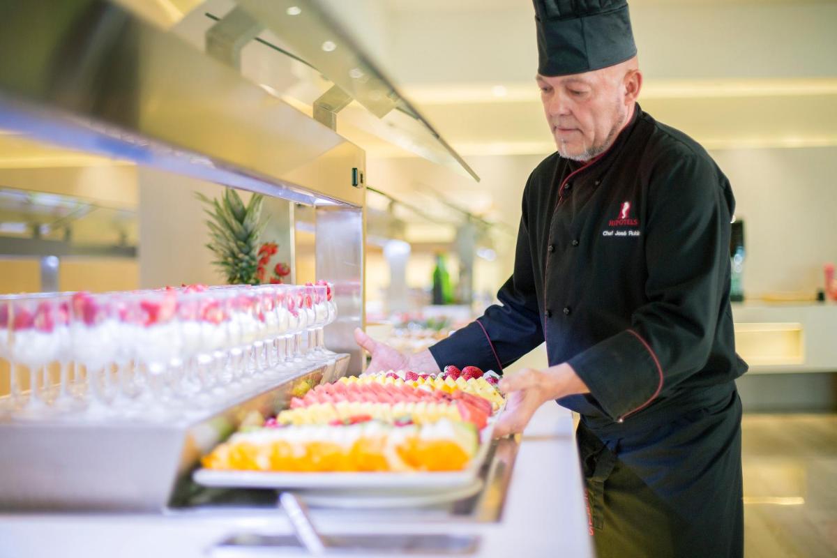 Comida en o cerca de este hotel