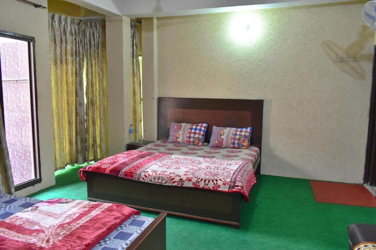 Lahore Hotel - Housity