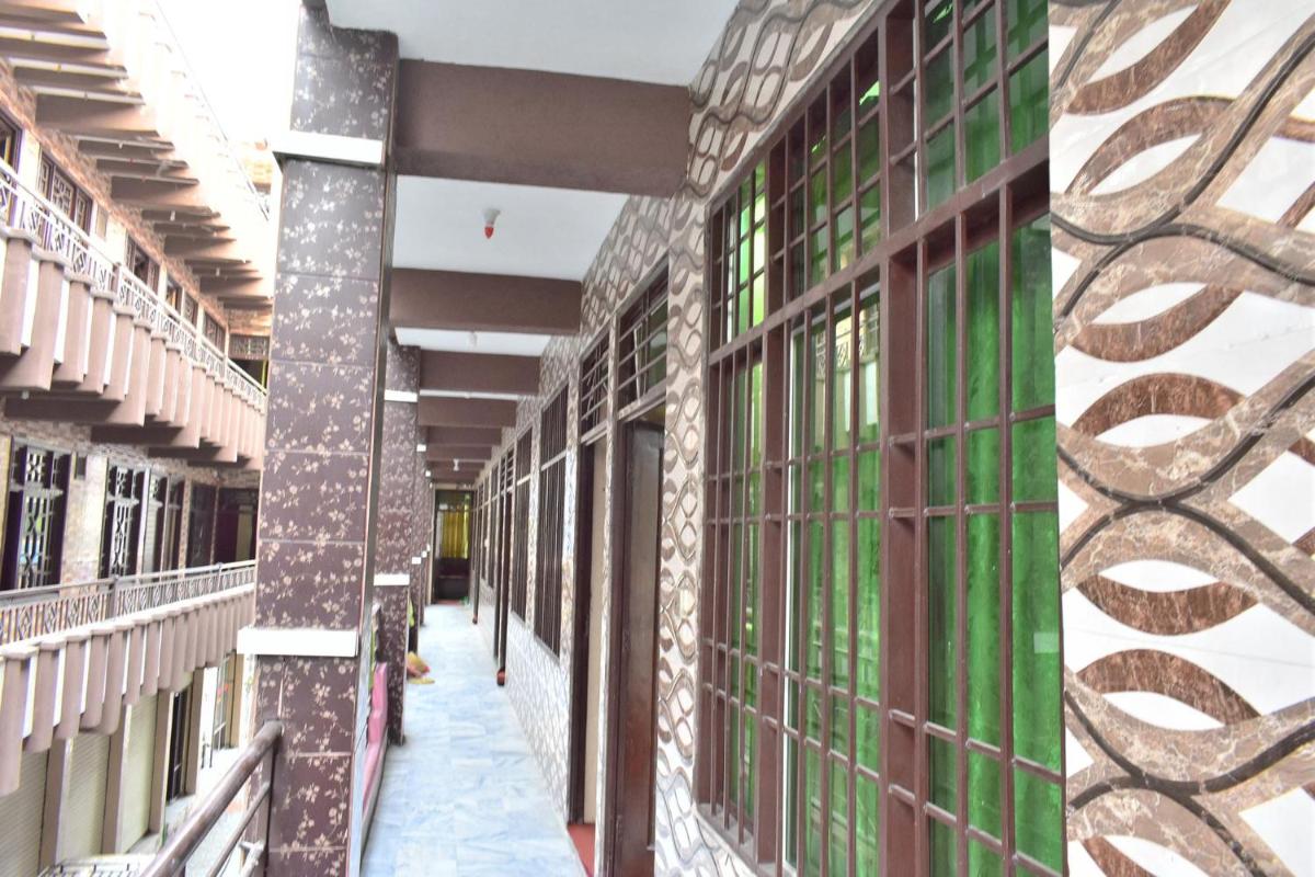 Lahore Hotel - Housity