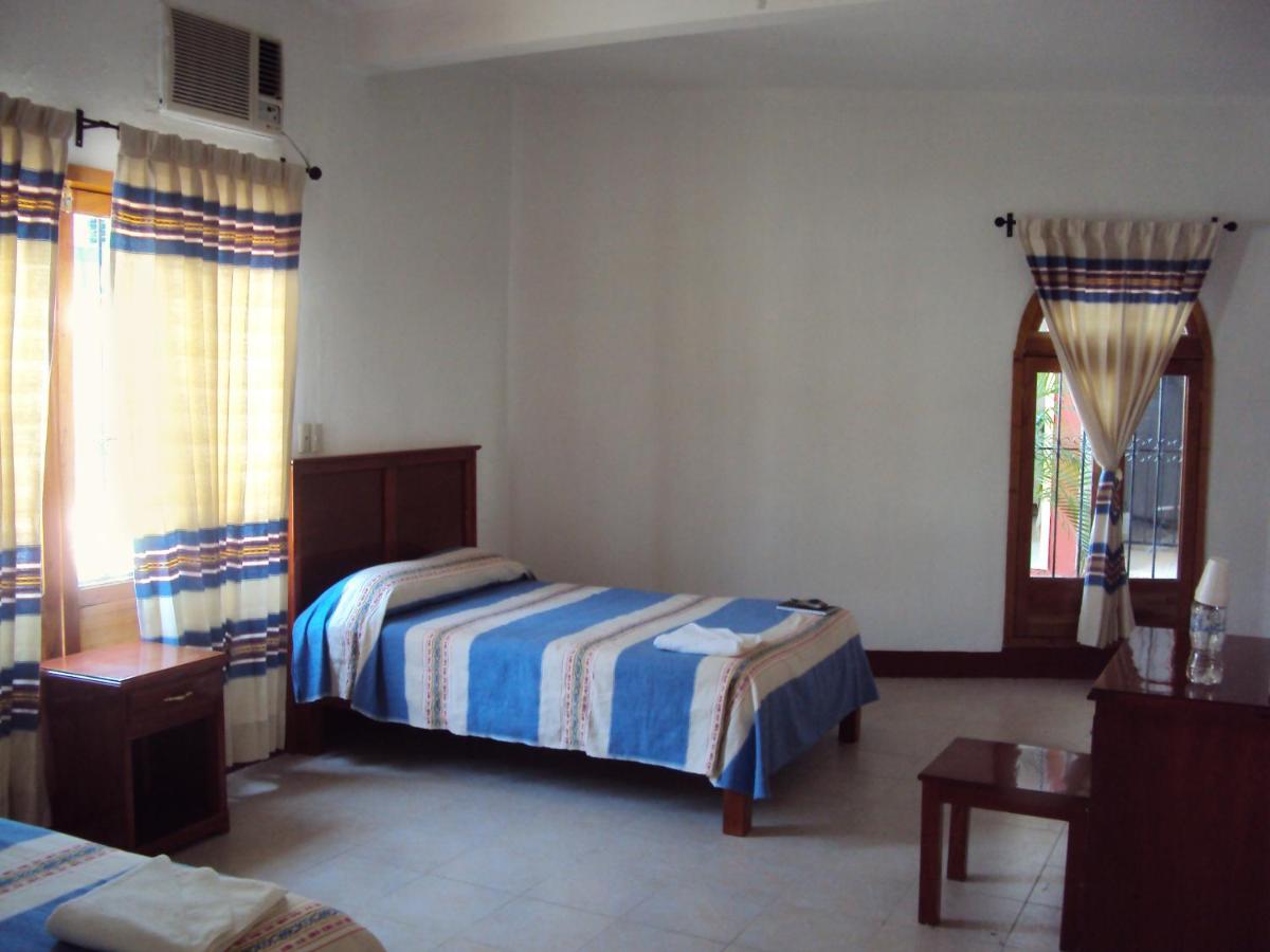 Hotel De Santiago - Housity