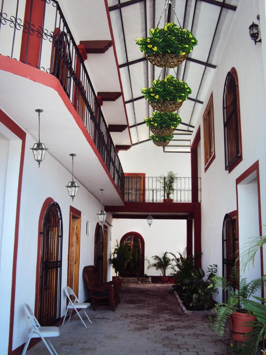 Hotel De Santiago - Housity