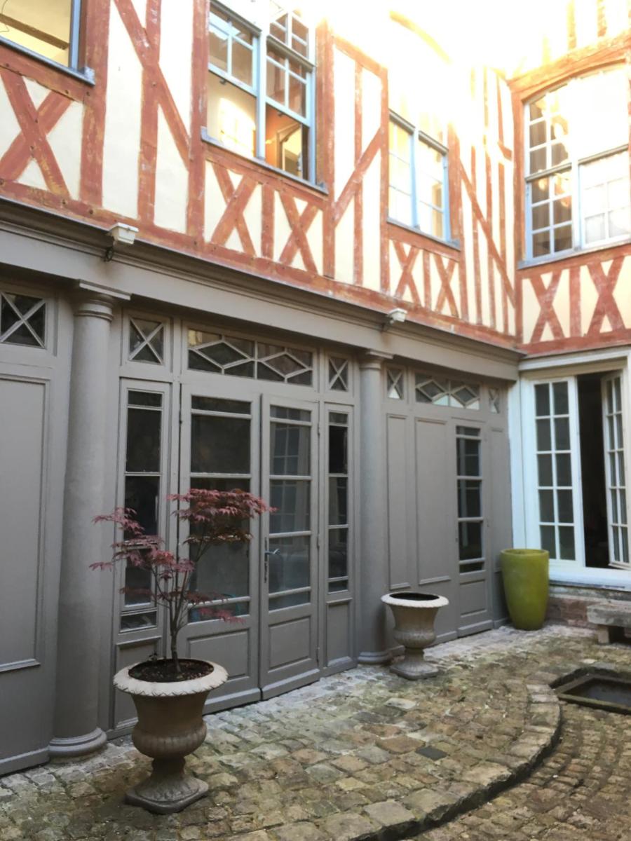 PAPILLONS De Nuit Champagne Troyes - Housity