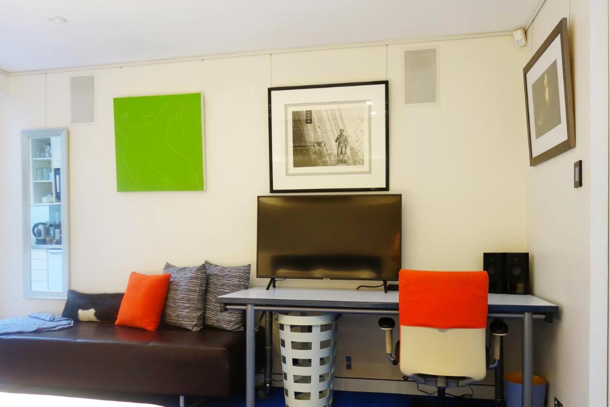 Luxe Executive Suite with breakfast and snacks in Paddington near Rushcutters Bay, Darlinghurst, St Vincents - Housity