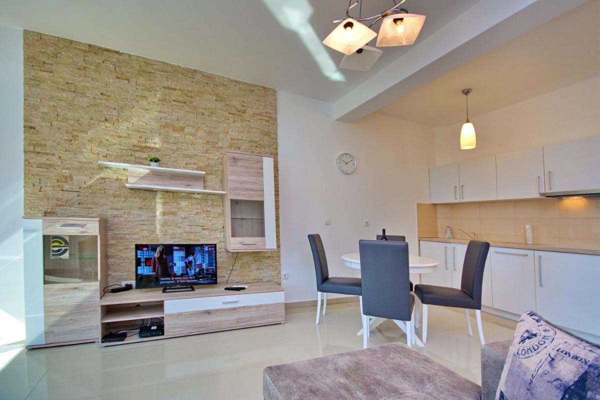 Apartment Dobrota - Housity