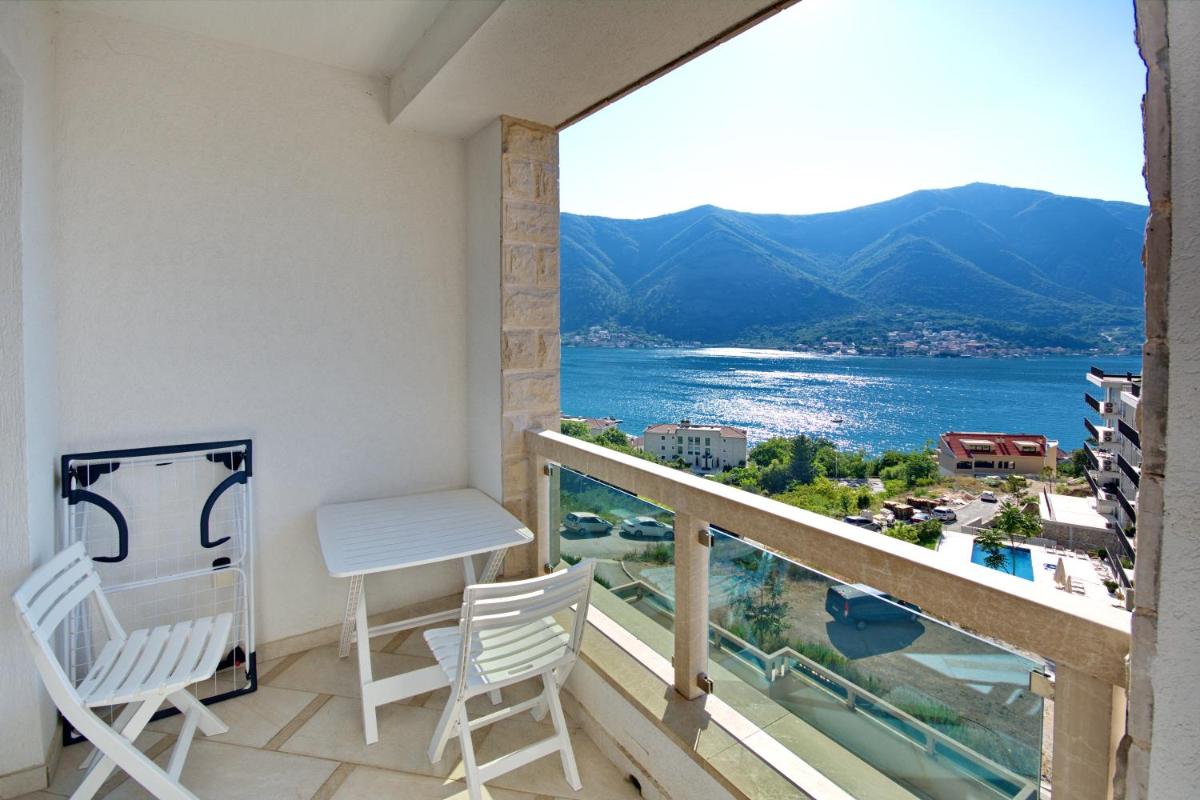 Apartment Dobrota - Housity