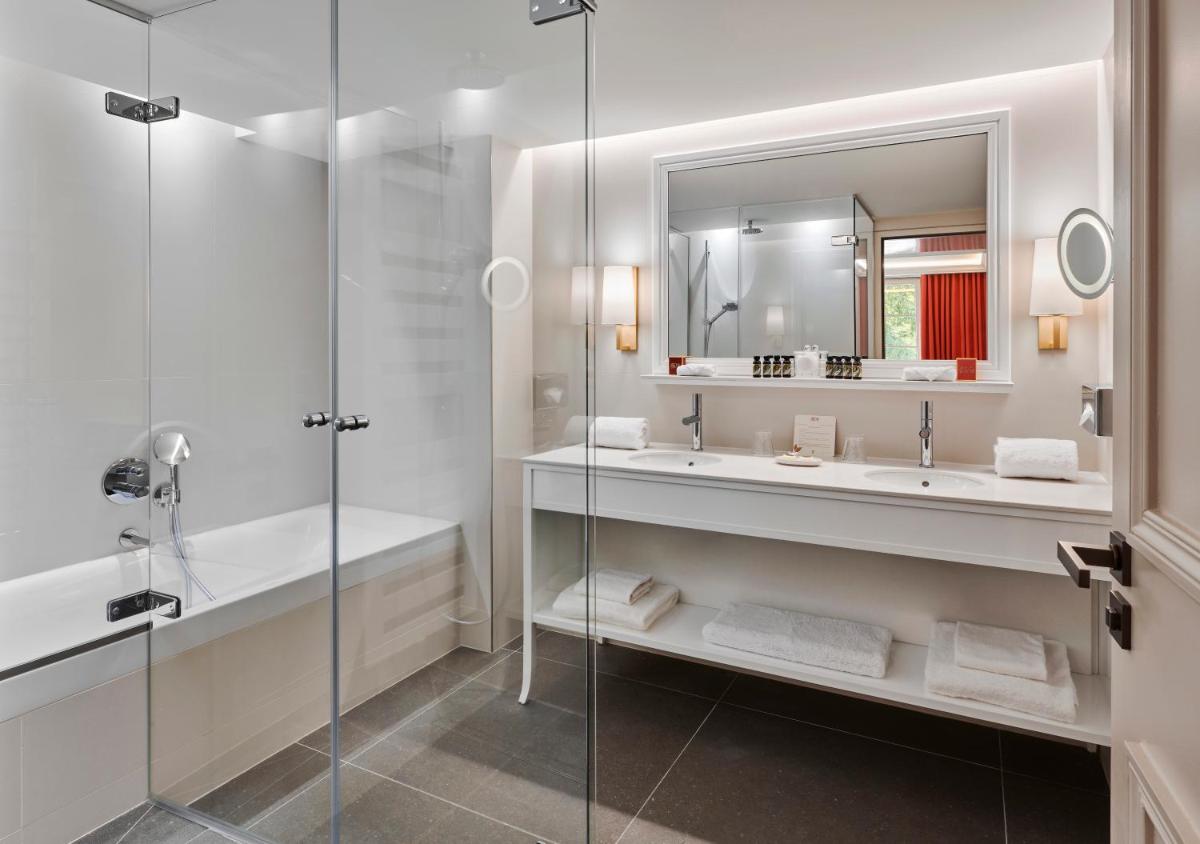 Salle de bains dans l'établissement Château Saint-Jean, Relais & Châteaux