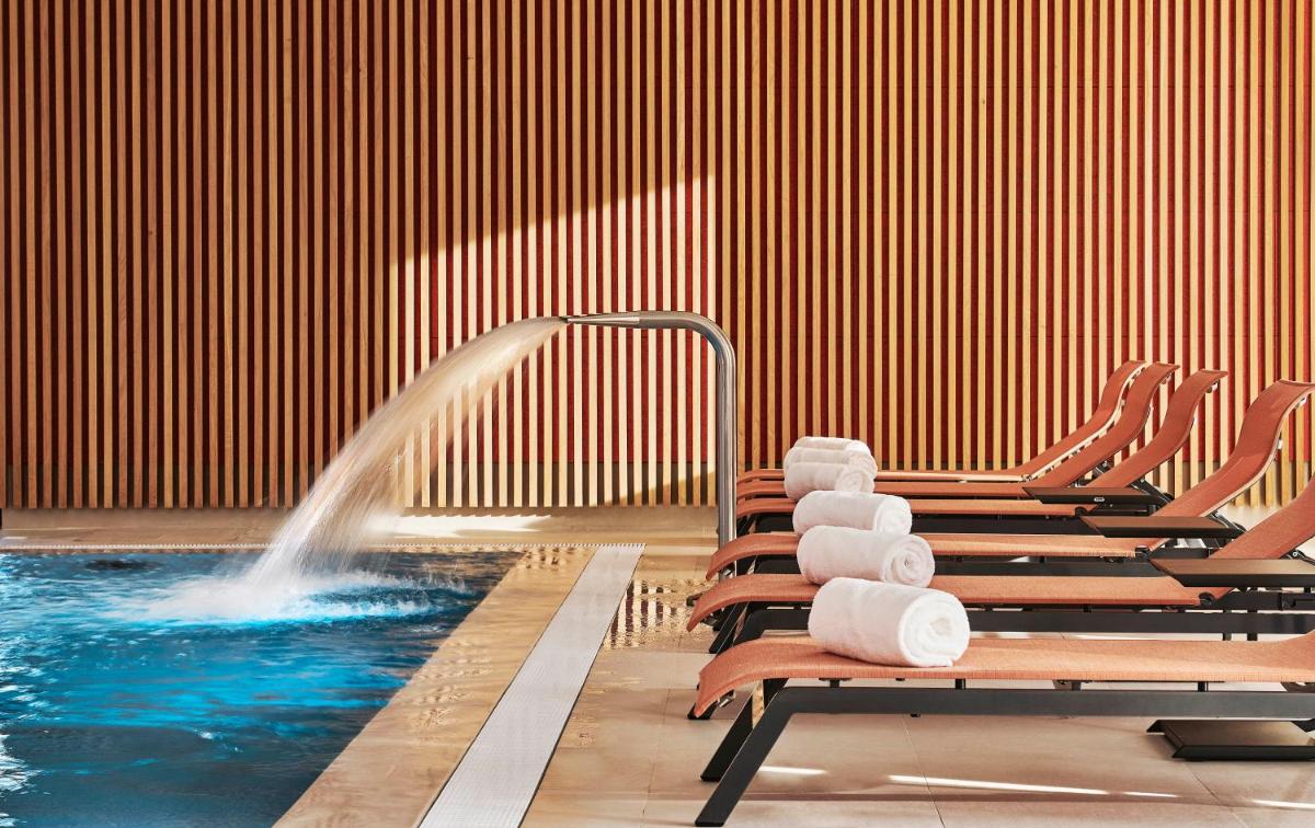 Piscine de l'établissement Château Saint-Jean, Relais & Châteaux ou située à proximité