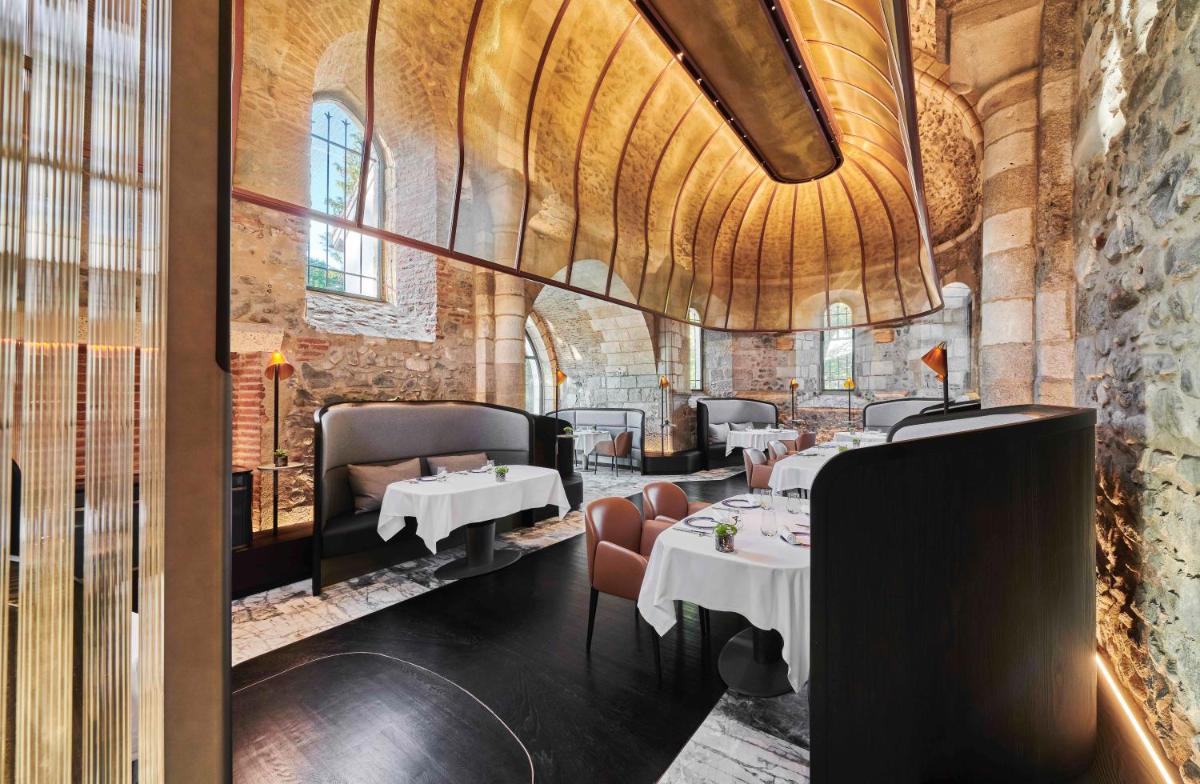 Coin salon dans l'établissement Château Saint-Jean, Relais & Châteaux