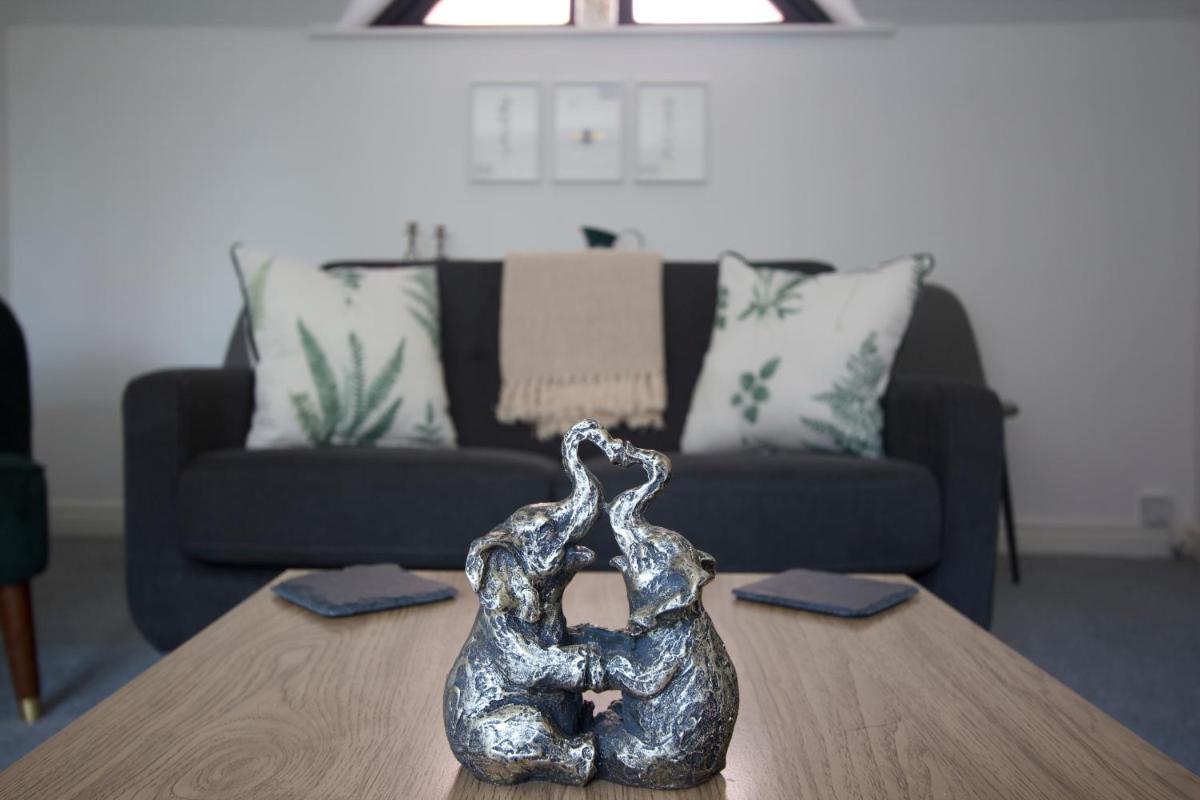 Canal House - Housity
