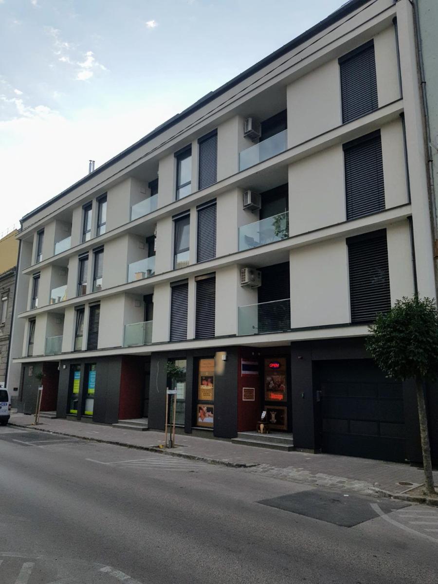 Holiday Apartman with Free Parking - Housity