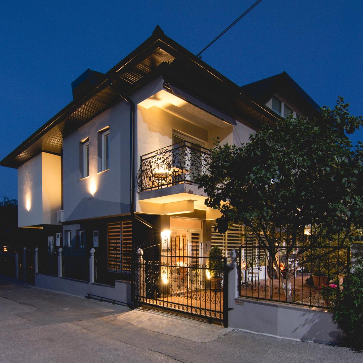 APARTMENTS VRANAS - Housity