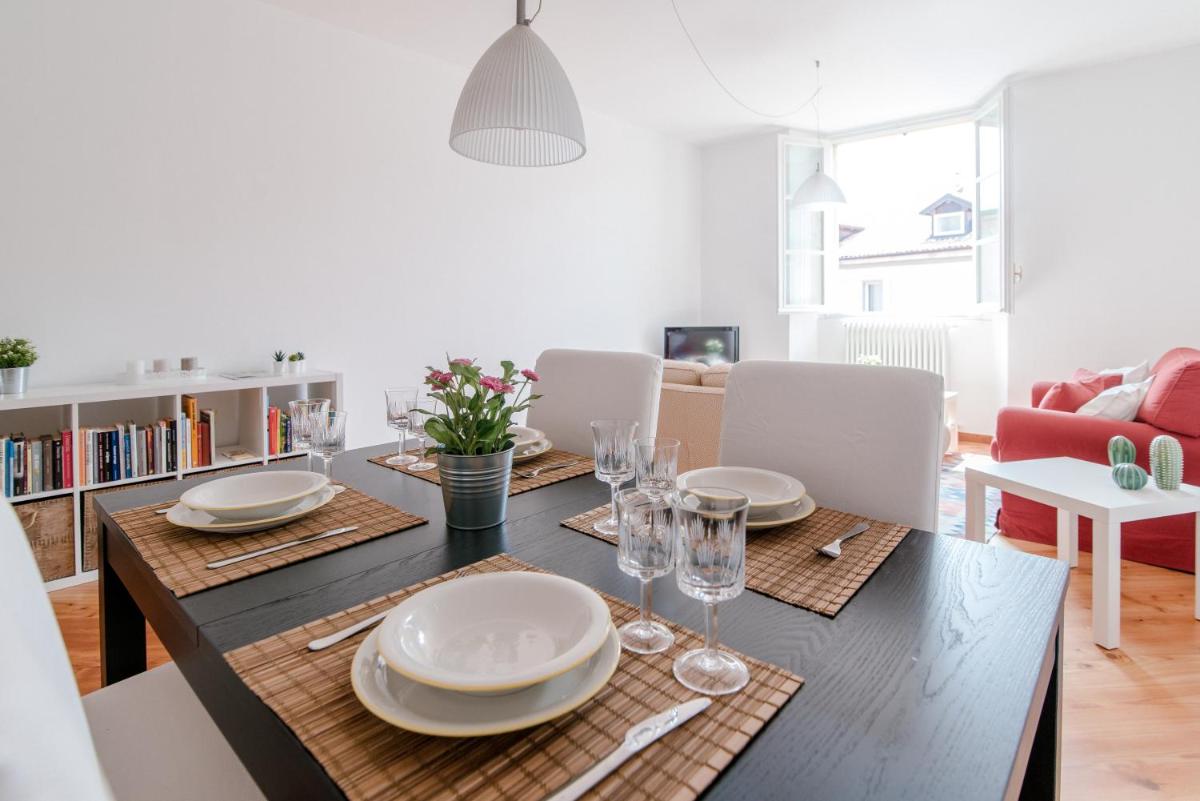 In-Town Como - Housity