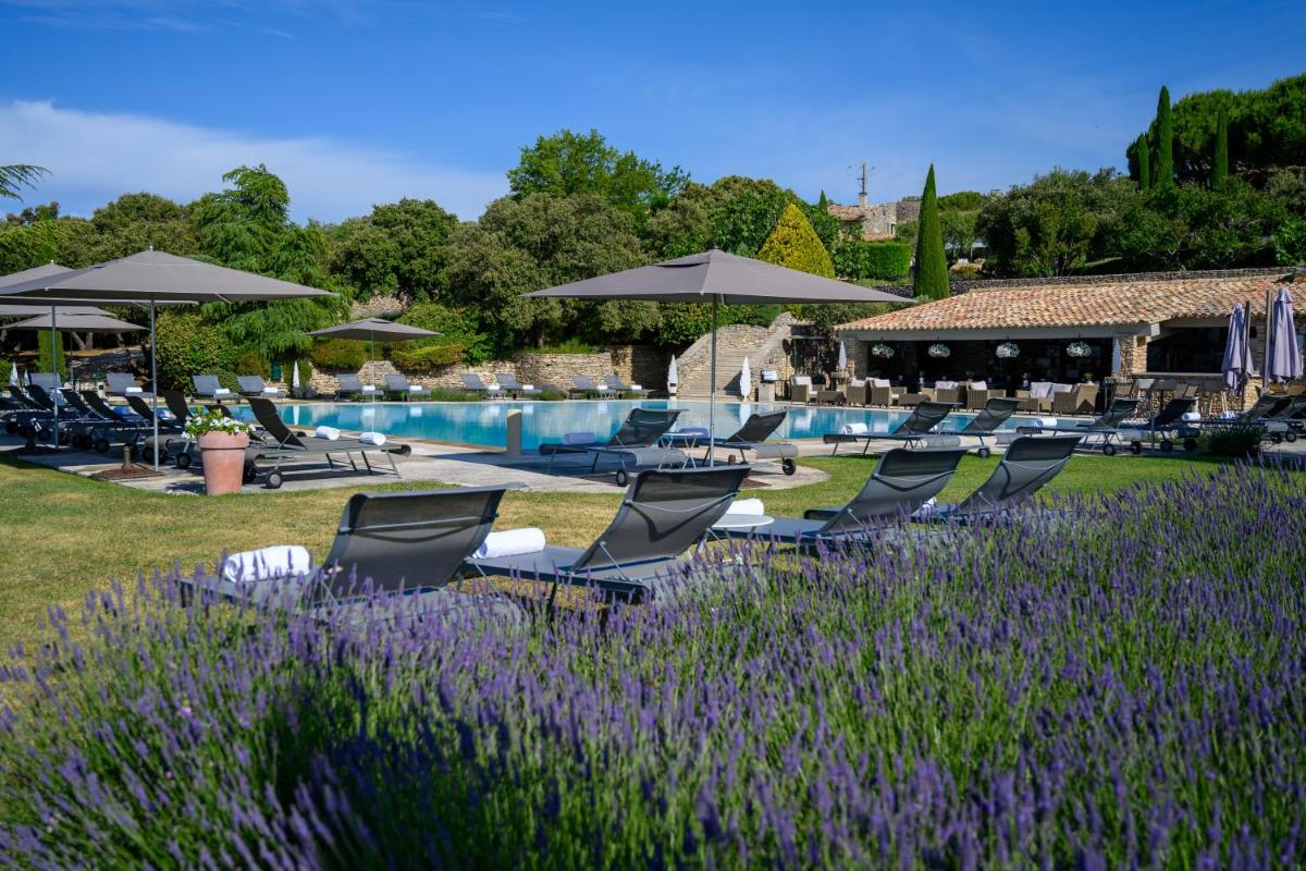Piscine de l'établissement Hotel Les Bories & Spa ou située à proximité