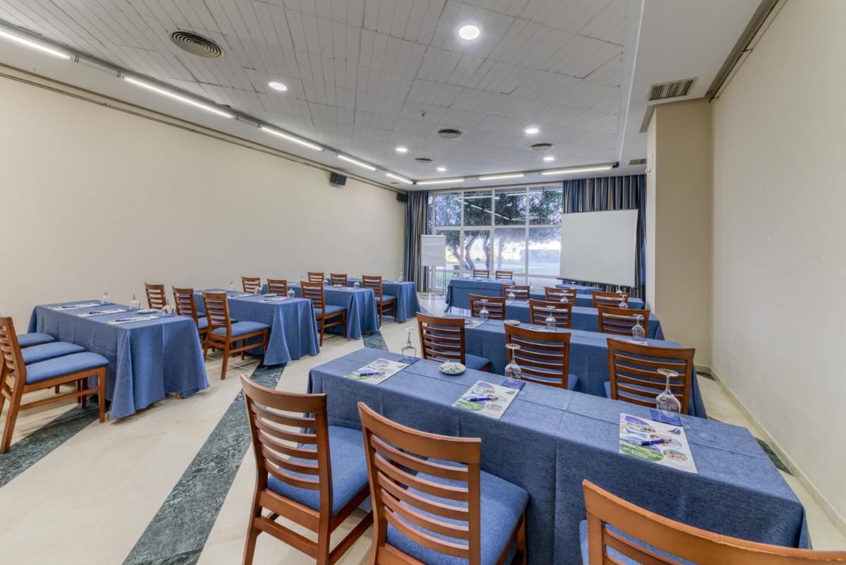 Zona business o sala de conferencias en Hotel Puerto Bahía & Spa