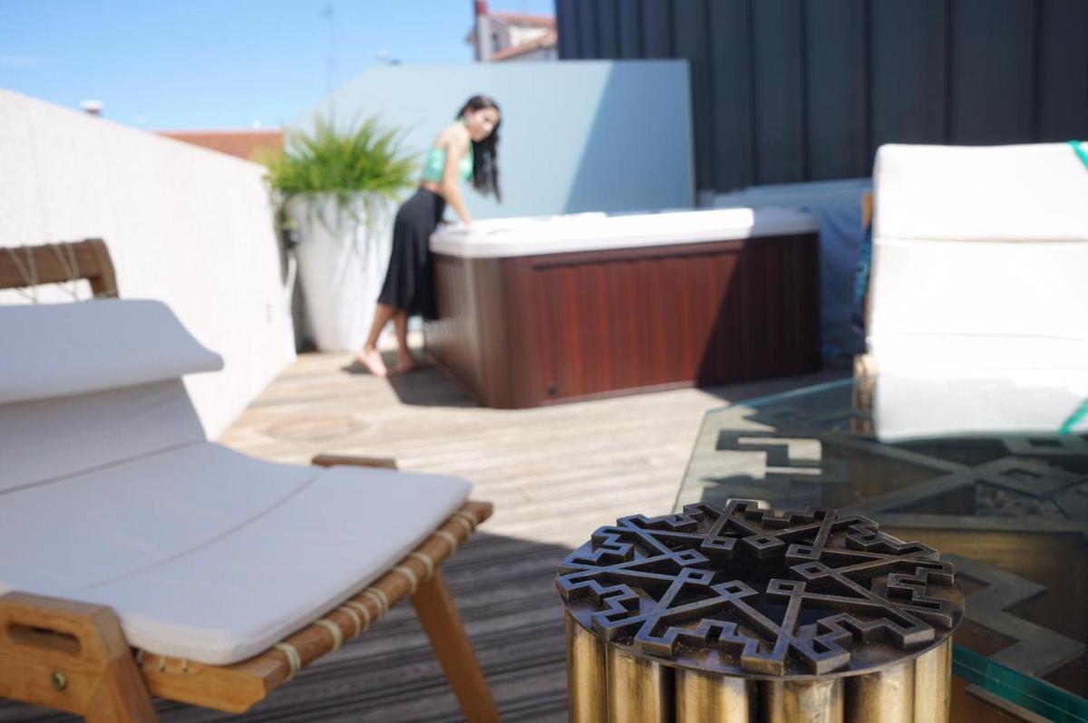 Uma área de estar em Castelo Hotel