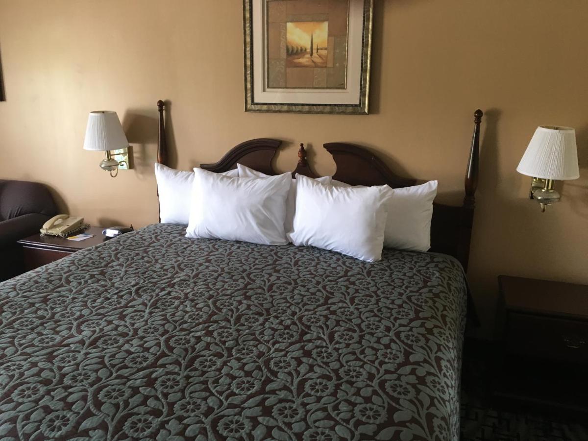 Days Inn by Wyndham Picayune - Housity