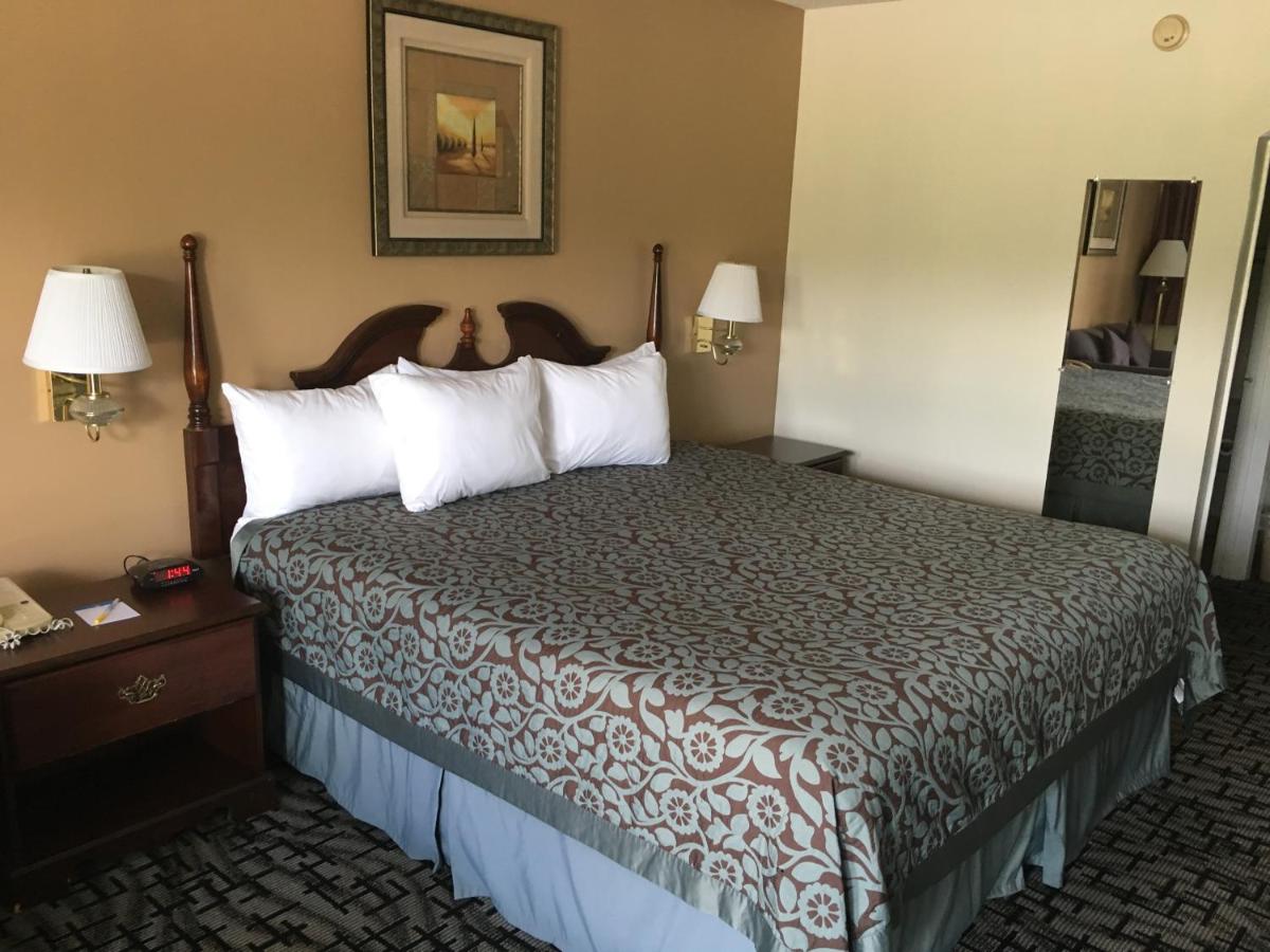 Days Inn by Wyndham Picayune - Housity