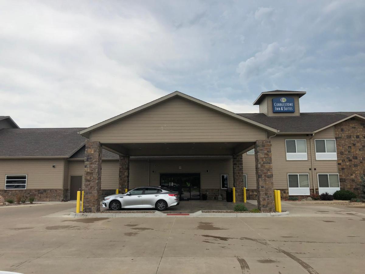 Cobblestone Inn & Suites Fort Madison - Housity