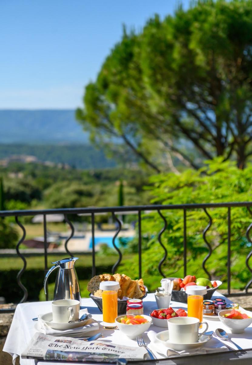 Nourriture dans l'hôtel ou à proximité
