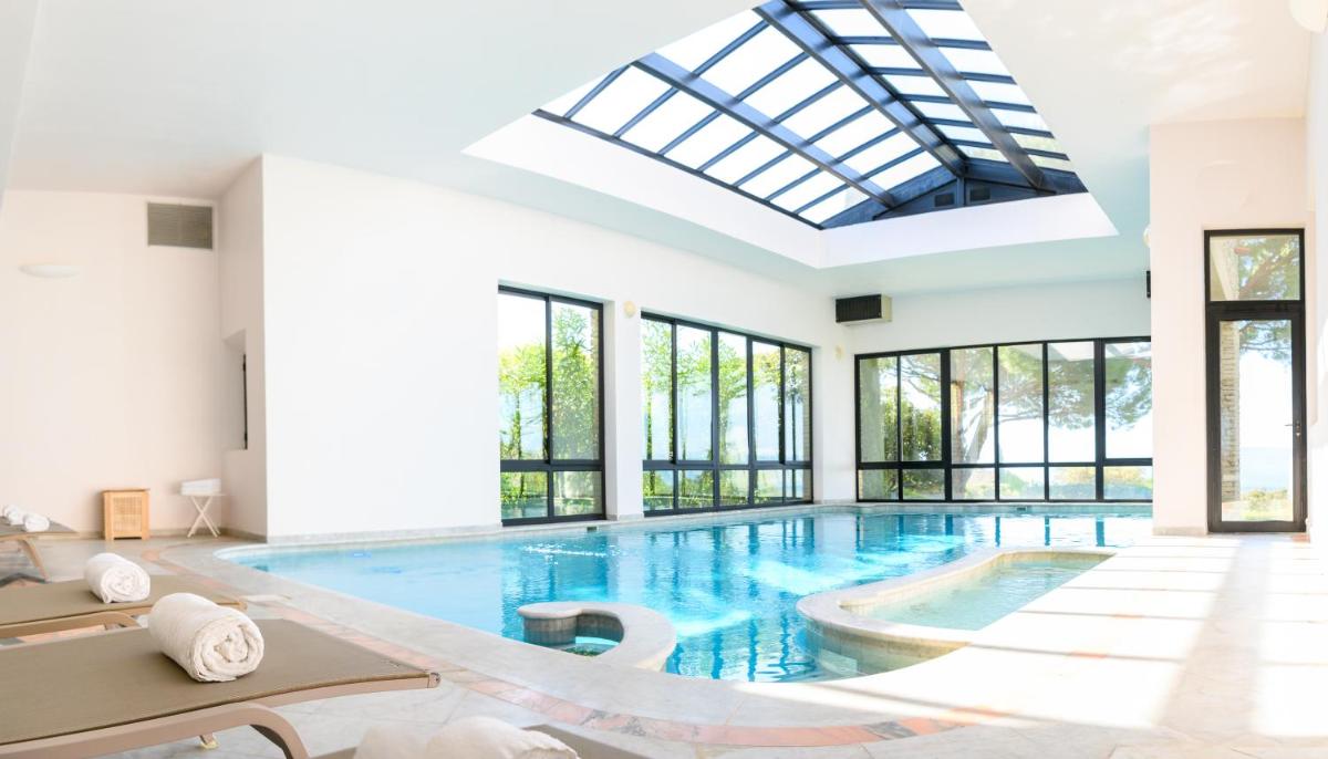 Piscine de l'établissement Hotel Les Bories & Spa ou située à proximité