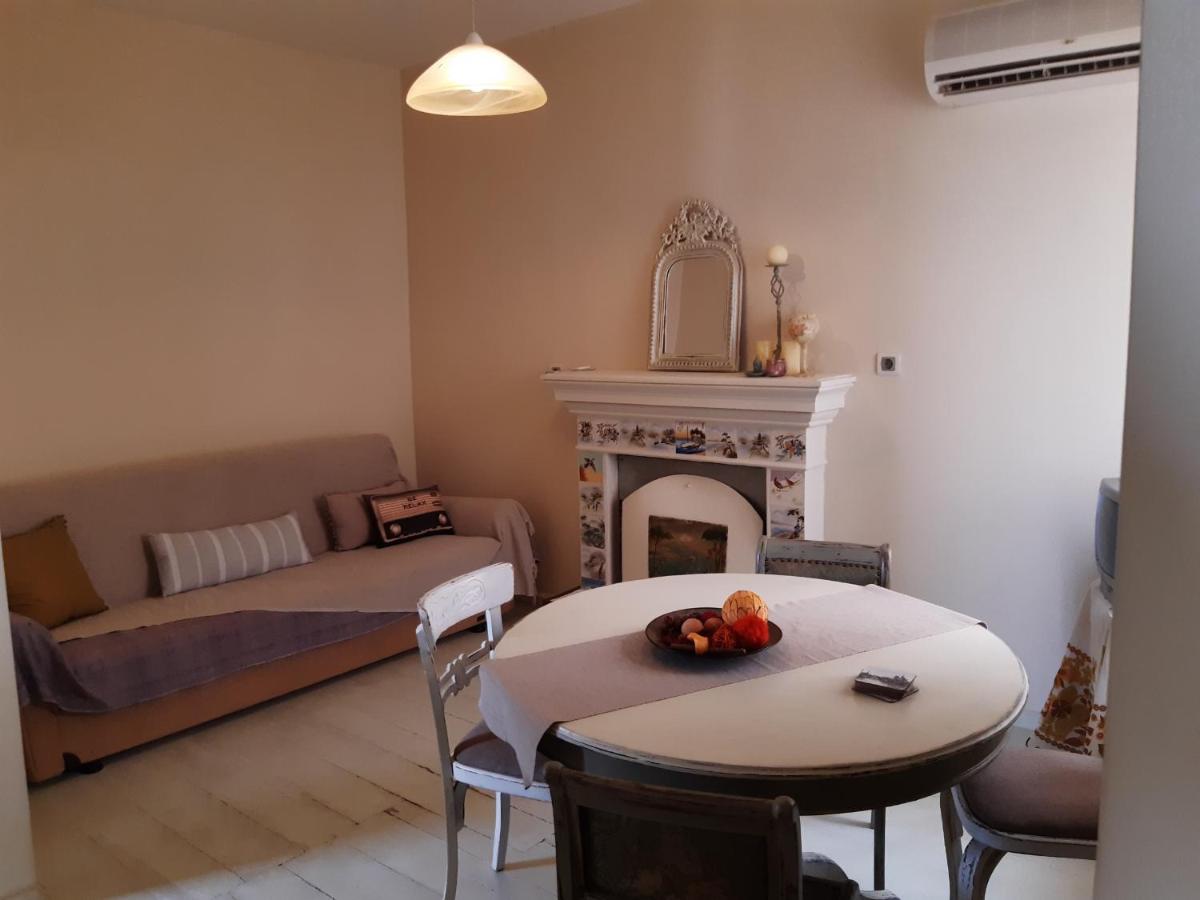 Artistic House in Limni Evias - Housity