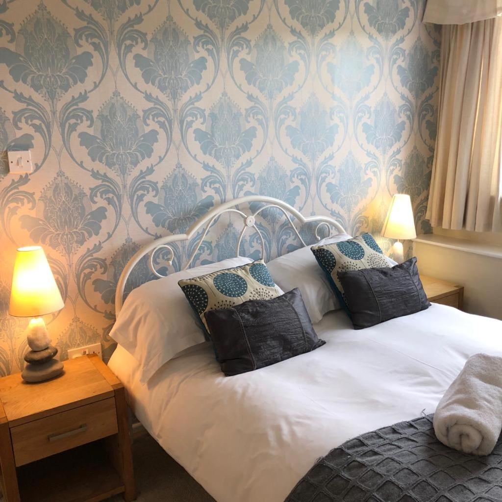 The Strawbury Duck Inn - Housity