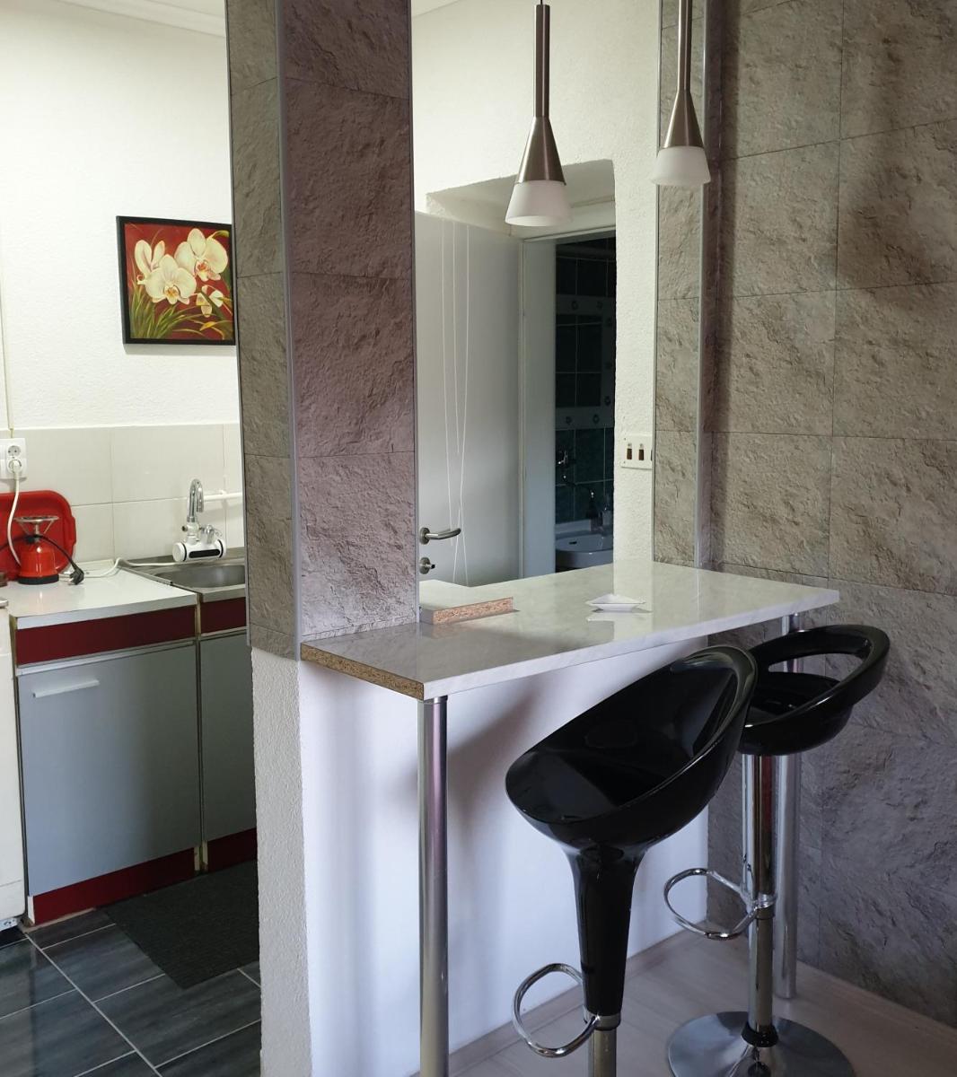 Alex Apartments - Housity