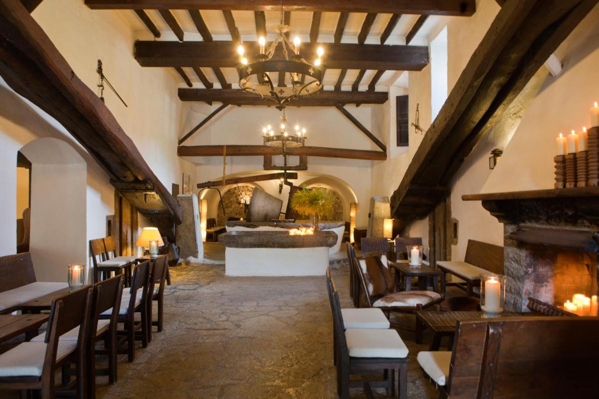 Hotel Es Port - Housity