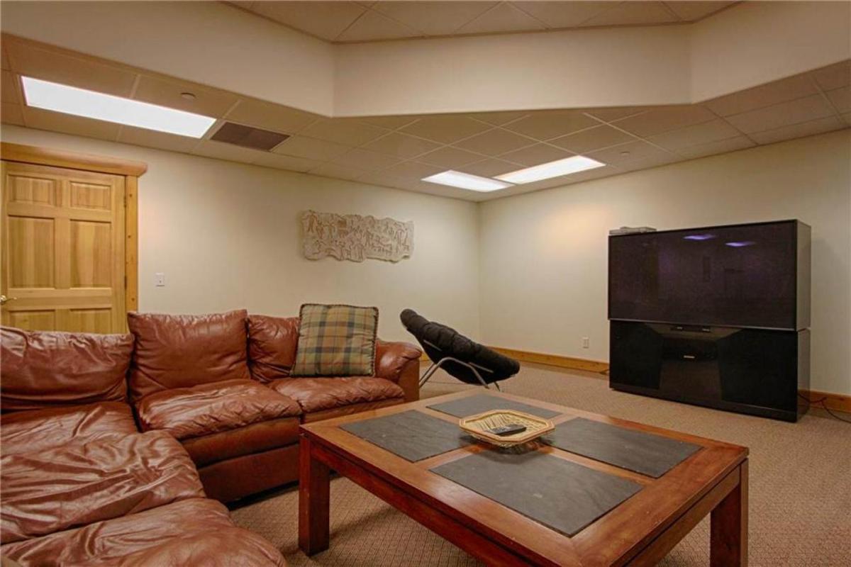 Corral at Breckenridge #102E - Access to Common Hot Tub - Close to Town - Housity