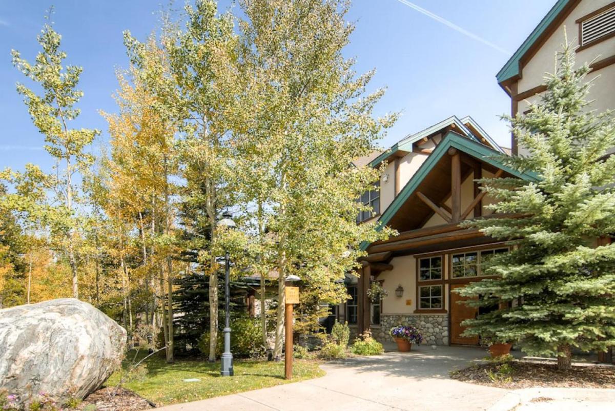 Corral at Breckenridge #102E - Access to Common Hot Tub - Close to Town - Housity
