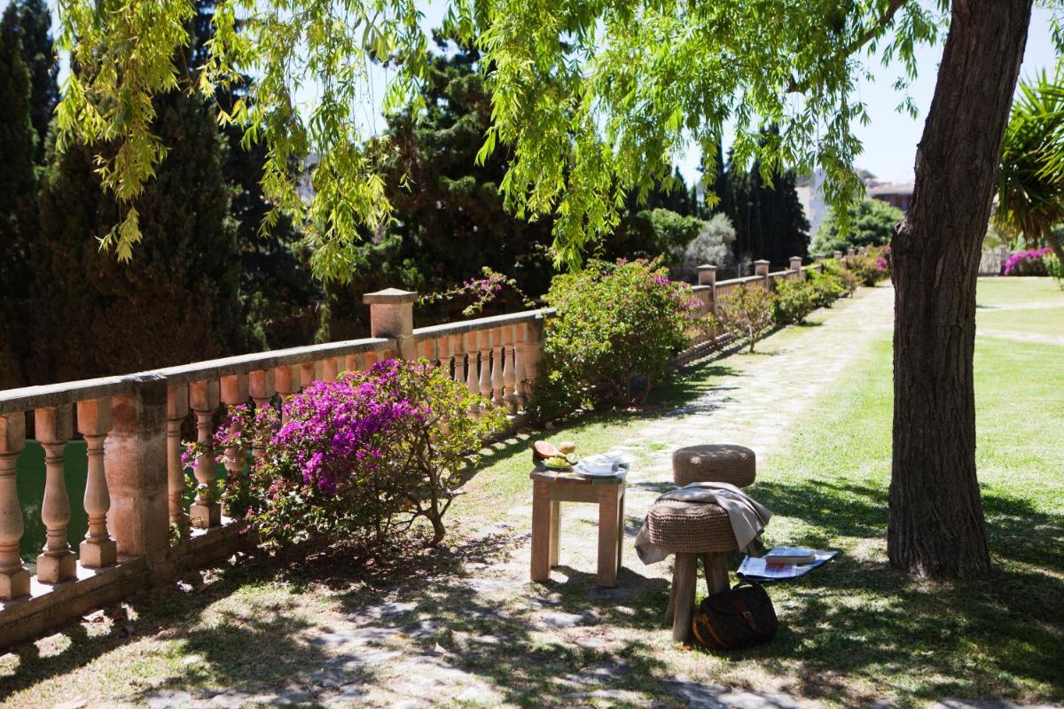 Jardín al aire libre en Hotel Es Port