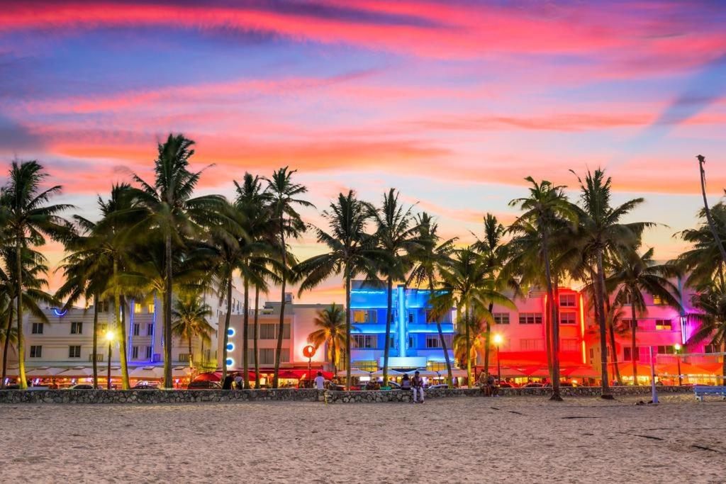 Two Bedroom Two Bath Apartment 2 Block to Beach - Housity