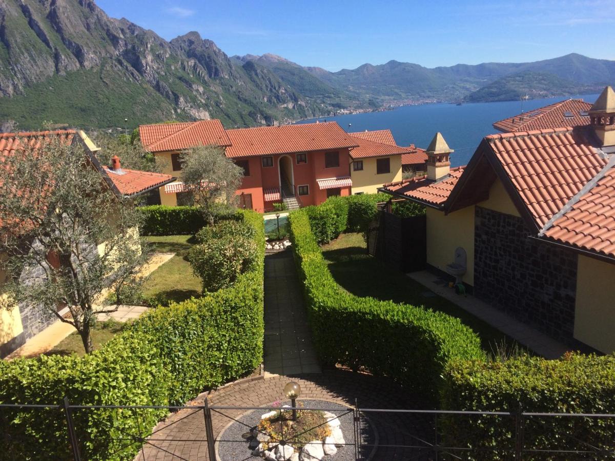 Irina’s house with view on like and swimming pool - Housity