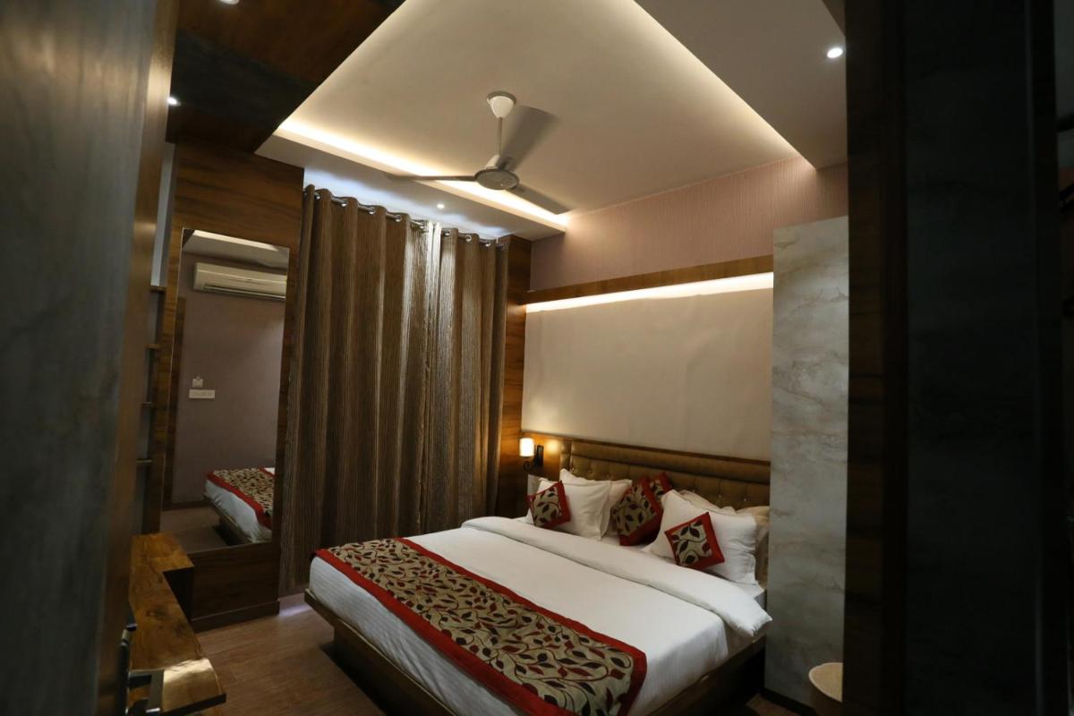 Suitetrails - A Palace on River ( Rashmi Guest House )