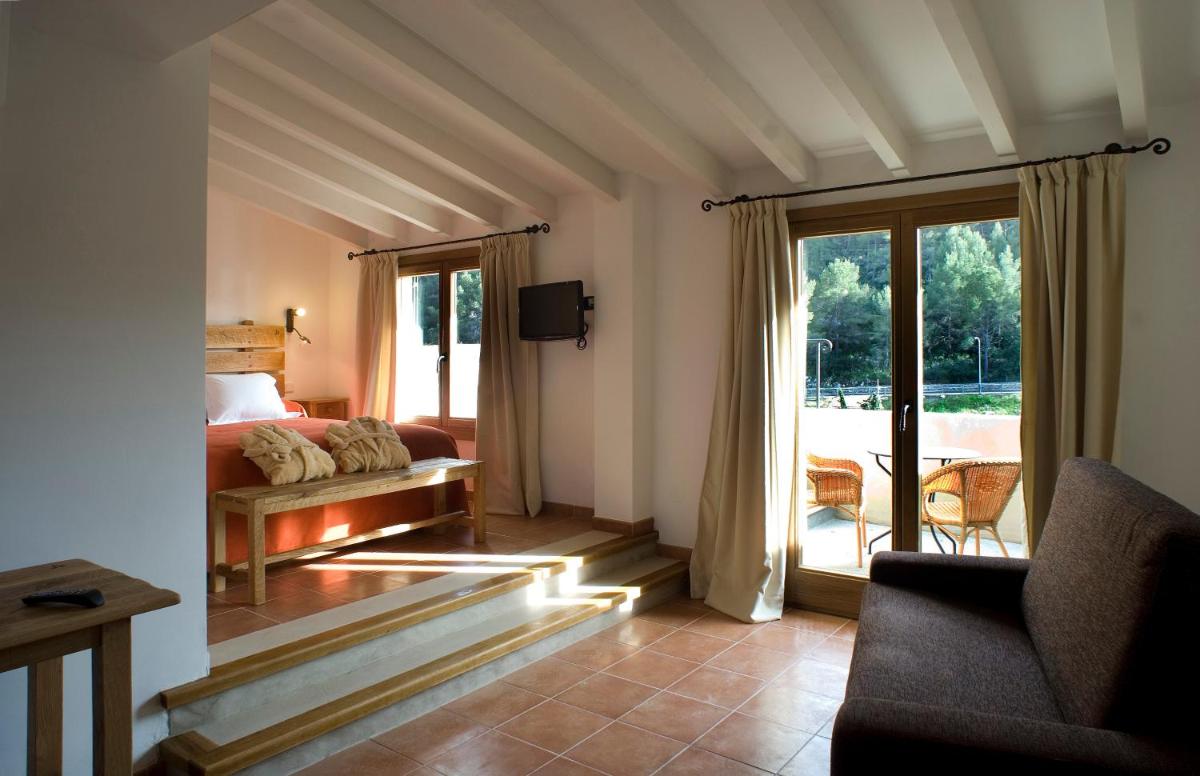 Cama o camas de una habitación en Hotel Es Port