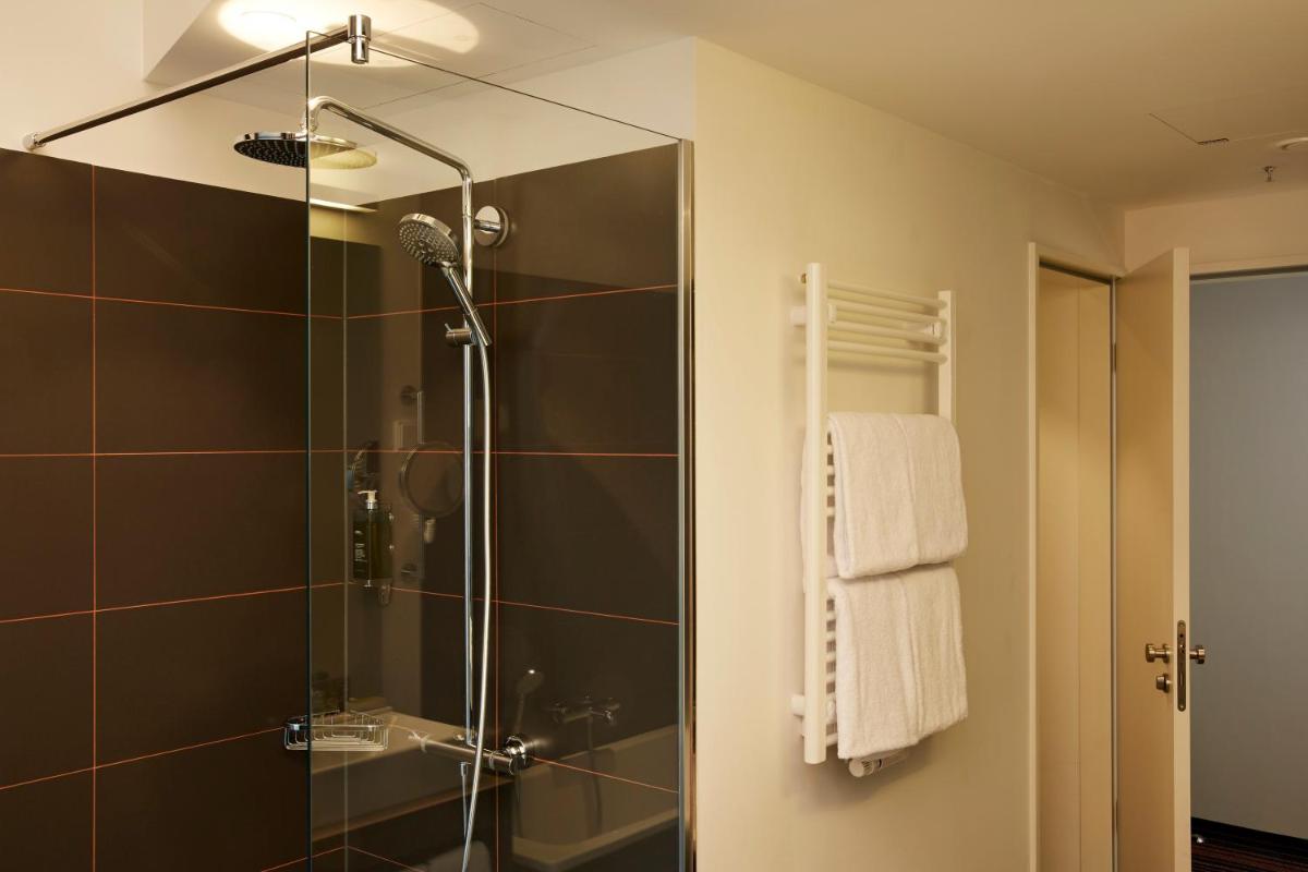 Ein Badezimmer in der Unterkunft HYPERION Hotel Hamburg Ein Badezimmer in der Unterkunft HYPERION Hotel Hamburg