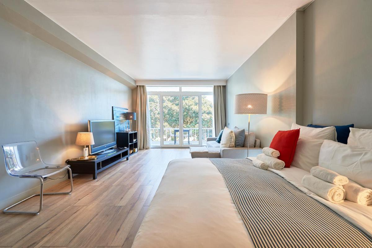 Cascais-Estoril BEACHFRONT Apartments - Housity