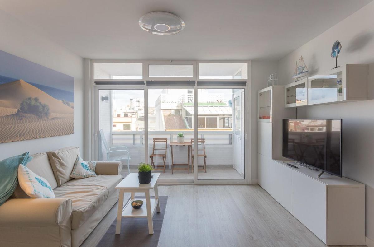 Apartamento con terraza y piscina en Las Canteras - Housity