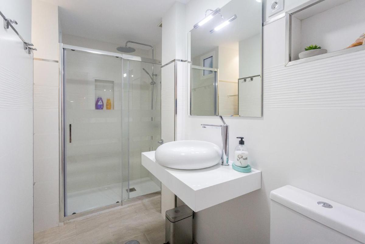 Apartamento con terraza y piscina en Las Canteras - Housity