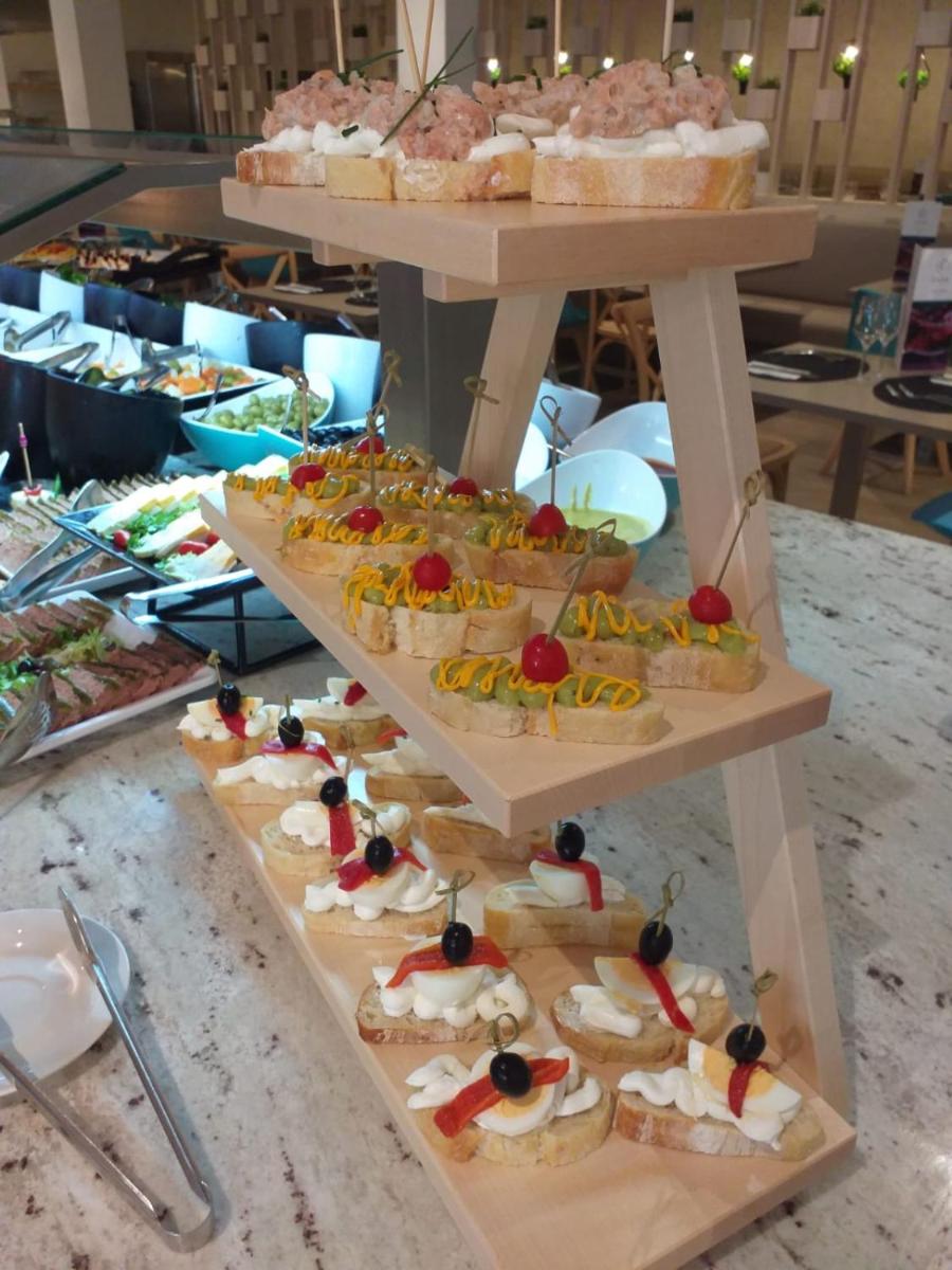 Comida en o cerca de este hotel