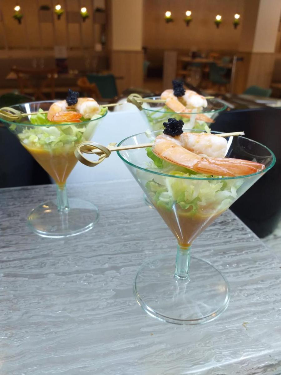 Comida en o cerca de este hotel