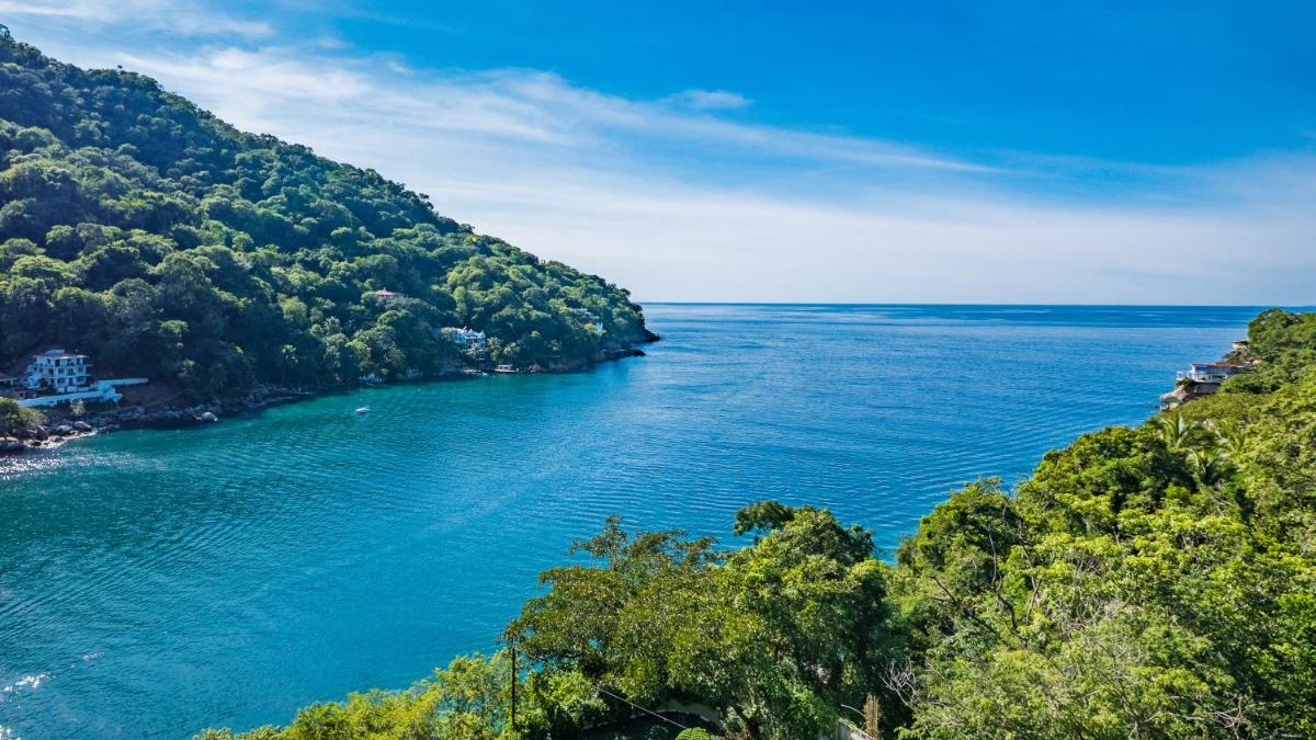 10 Million Dollar Family Vacation Villa 4 Rent - Housity