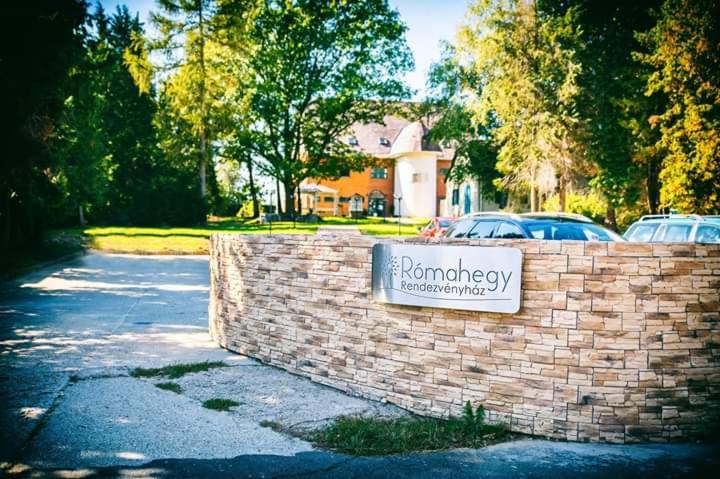 Rómahegy Rendezvényház - Housity