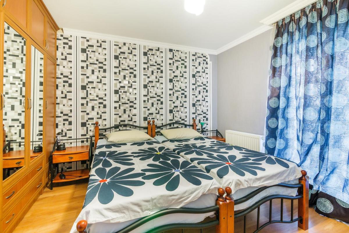 Alex's Guest House - Housity