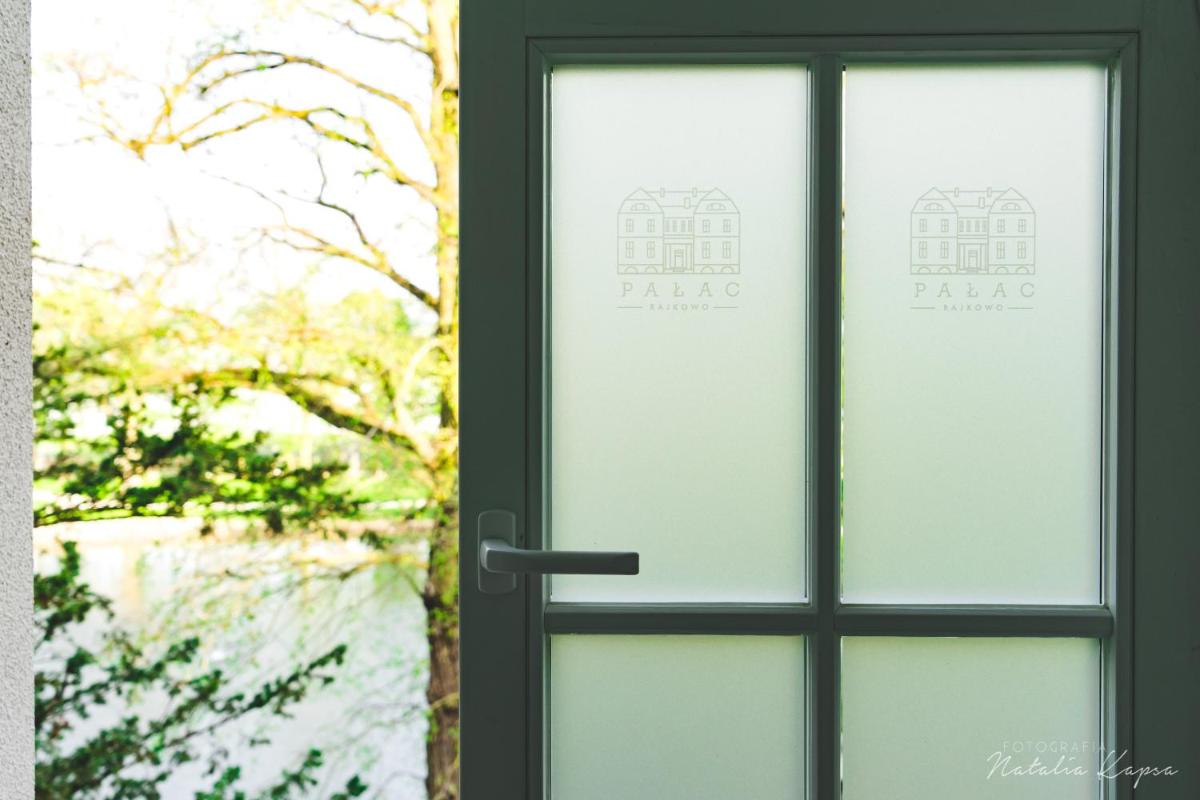 Pałac Rajkowo - Housity