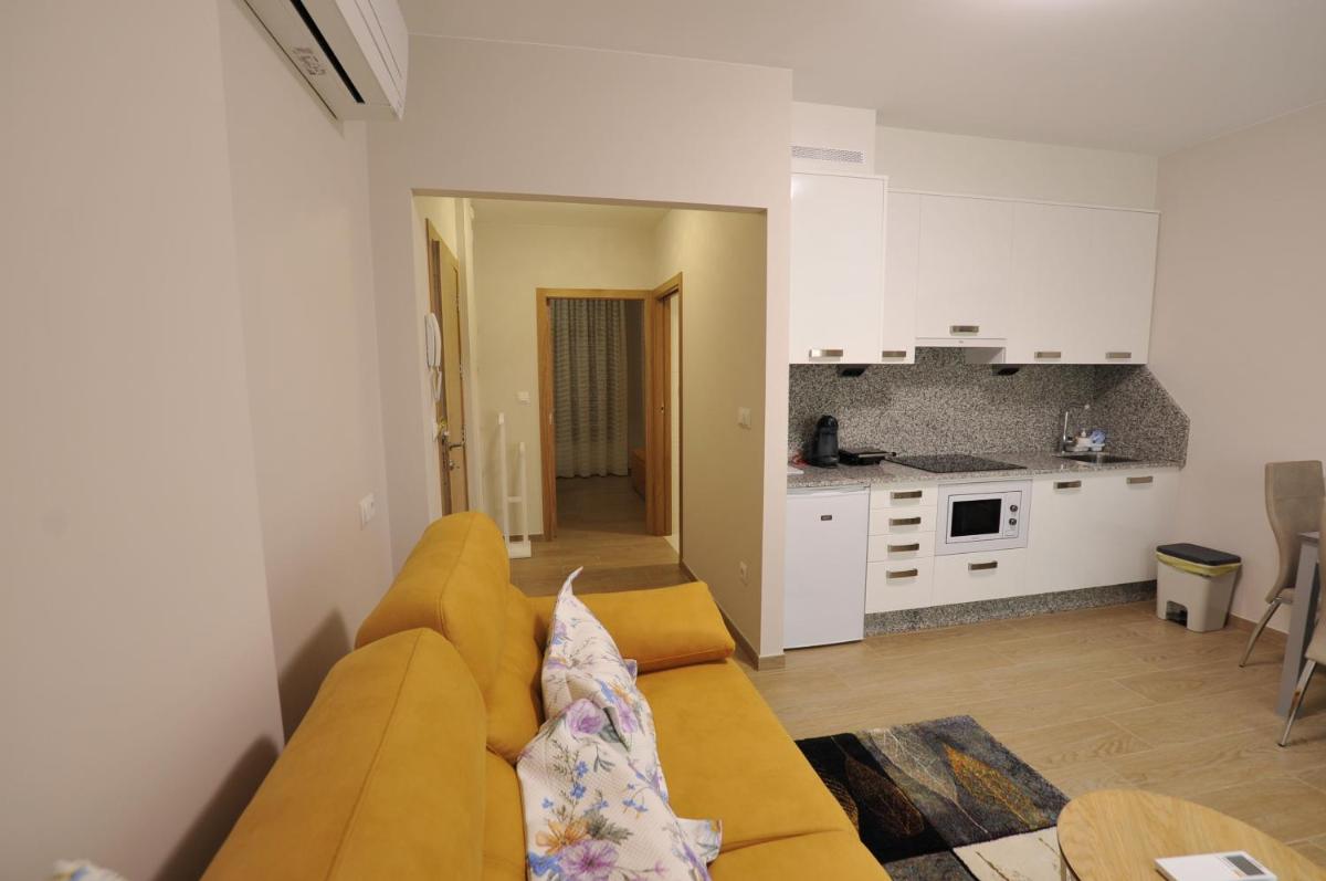 Apartamentos Playa Compostela - Housity